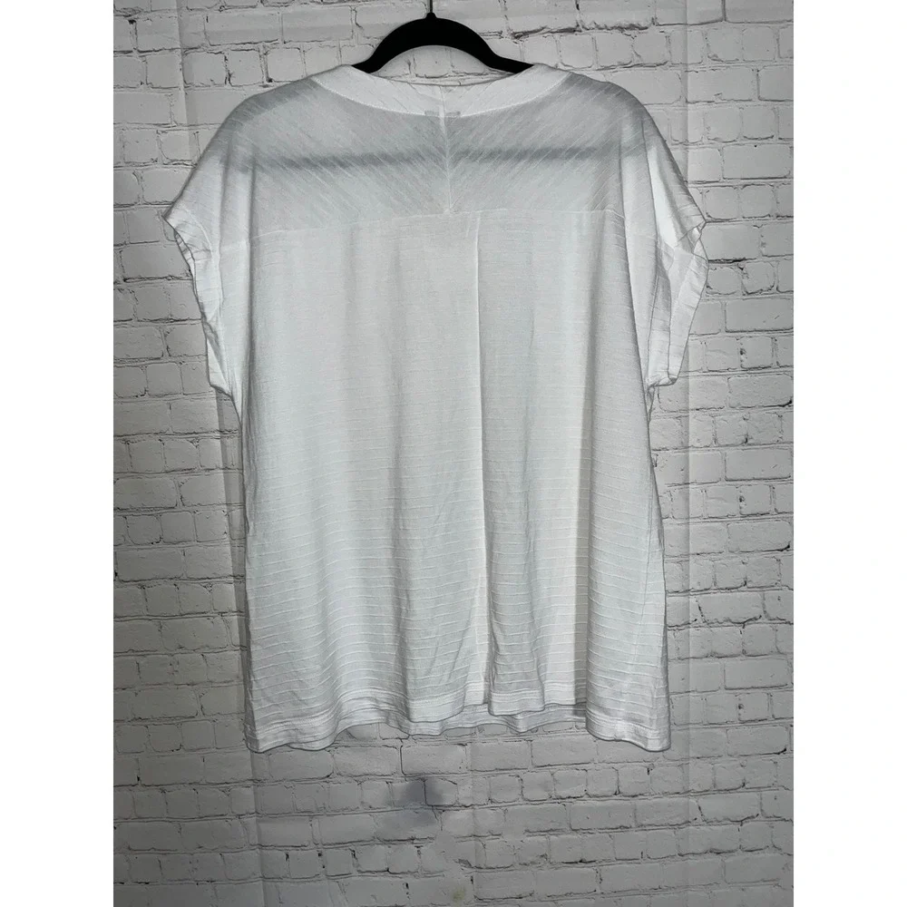 Chicos White V-Neck Short Sleeve Slub Texture Cotton Blend Top Size 2 Large‎